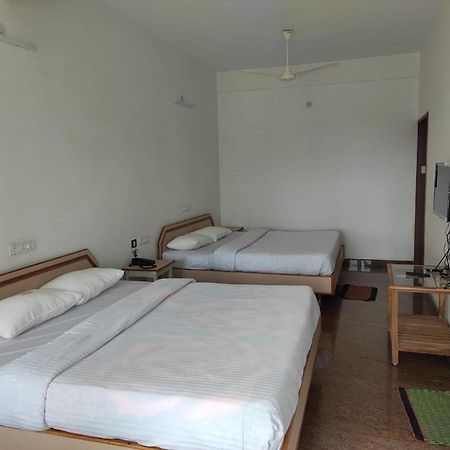 Sabari Residency Otel Vālpārai Dış mekan fotoğraf