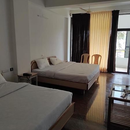 Sabari Residency Otel Vālpārai Dış mekan fotoğraf