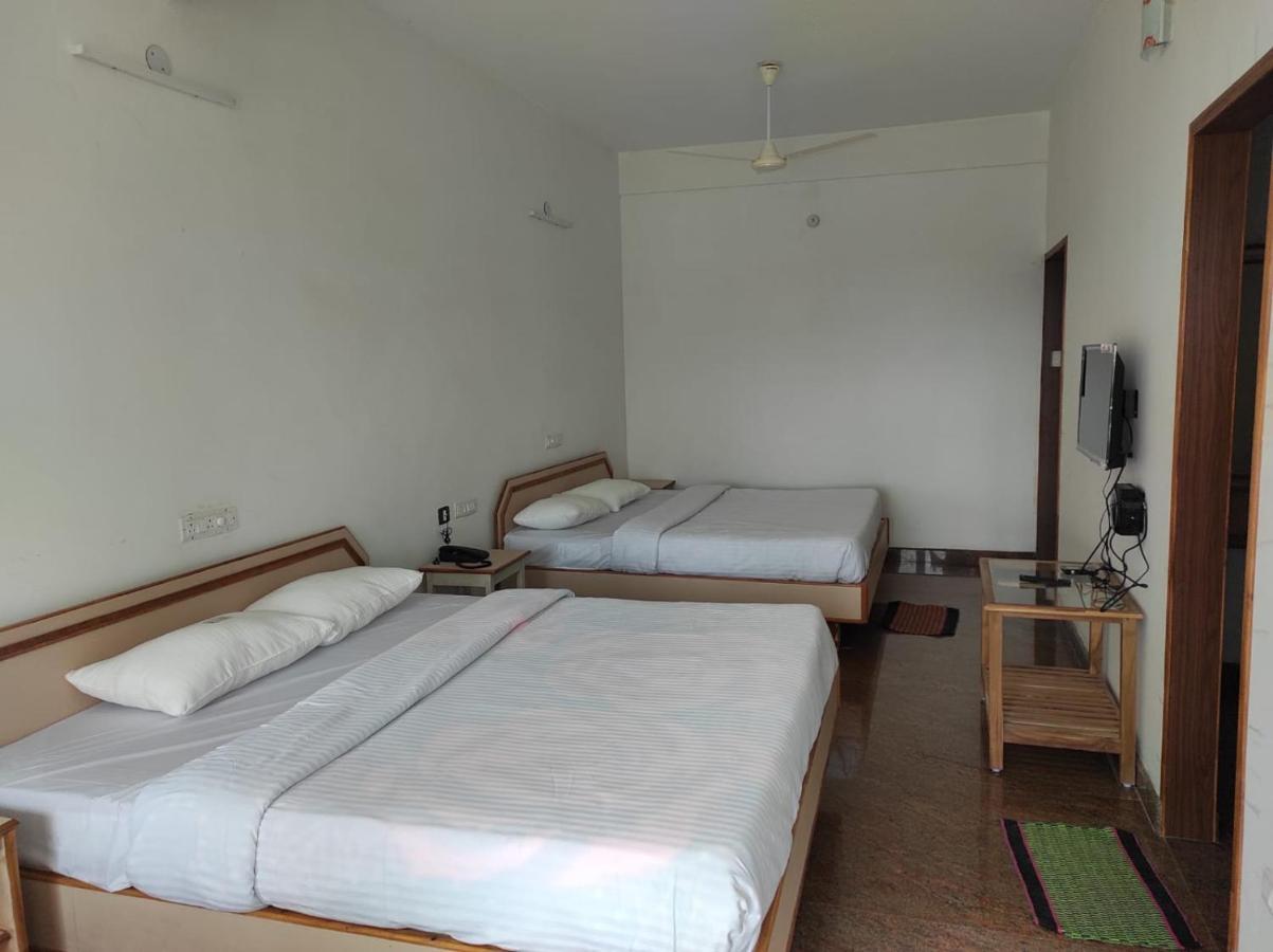 Sabari Residency Otel Vālpārai Dış mekan fotoğraf