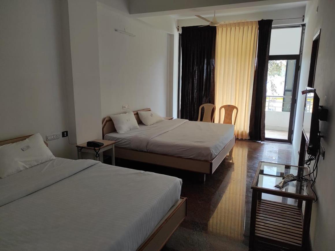Sabari Residency Otel Vālpārai Dış mekan fotoğraf