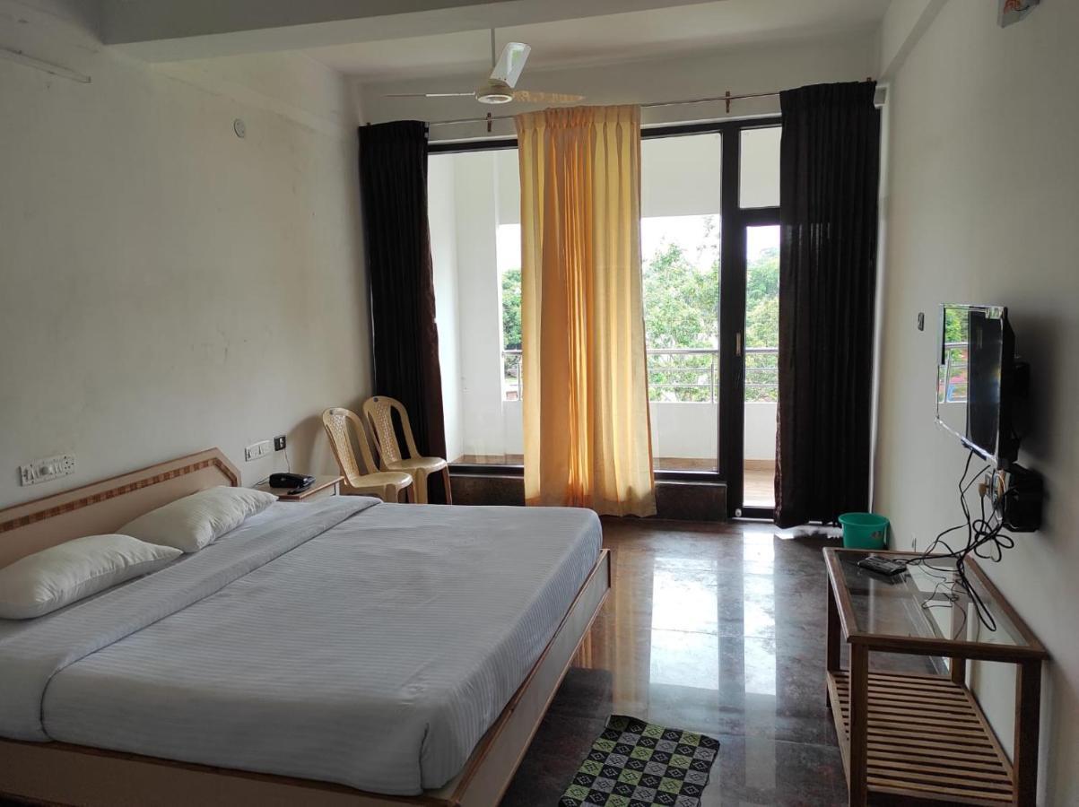 Sabari Residency Otel Vālpārai Dış mekan fotoğraf