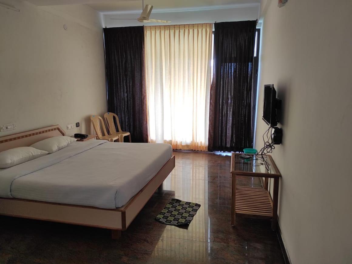 Sabari Residency Otel Vālpārai Dış mekan fotoğraf