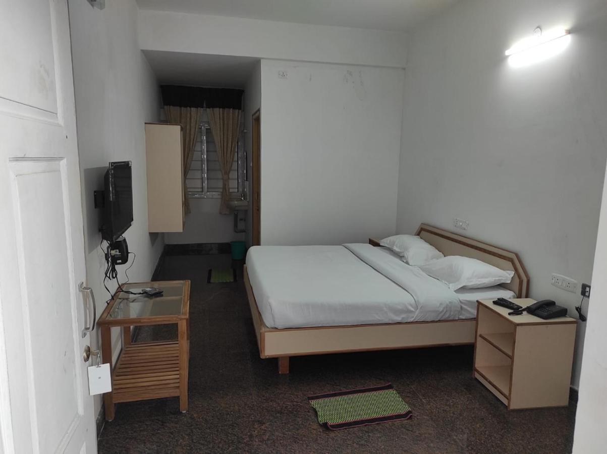 Sabari Residency Otel Vālpārai Dış mekan fotoğraf